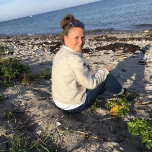 Ibenmai Holde: tilknyttet August Art