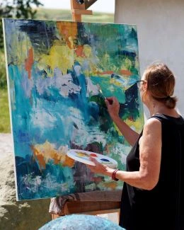 Britt-Mari August: tilknyttet kunstner