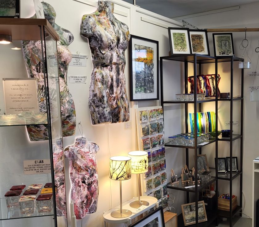 Randi Saabye Bang: tilknyttet August Art