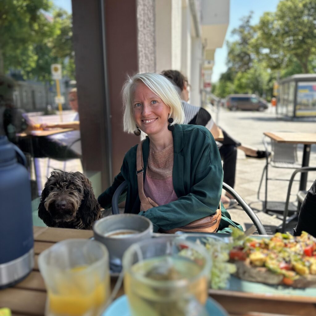 act feel be: Trine Holmvard